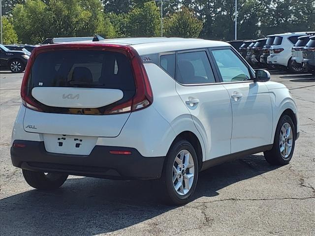 Used 2022 Kia Soul LX with VIN KNDJ23AU2N7816482 for sale in Springfield, IL