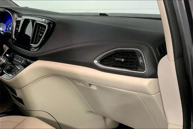 2017 Chrysler Pacifica Vehicle Photo in Lees Summit, MO 64086