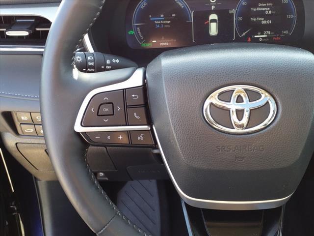 2023 Toyota Highlander Vehicle Photo in Peoria, IL 61615