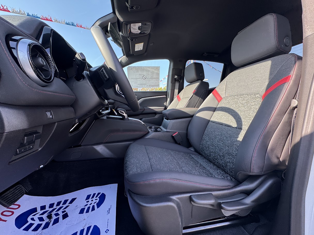 2024 Chevrolet Colorado Vehicle Photo in BOONVILLE, IN 47601-9633