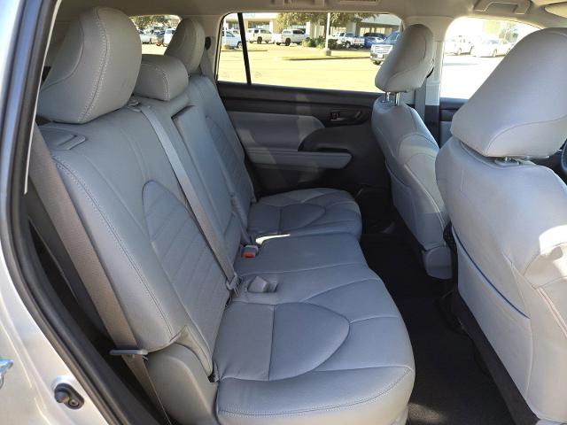 2023 Toyota Highlander Vehicle Photo in Weatherford, TX 76087