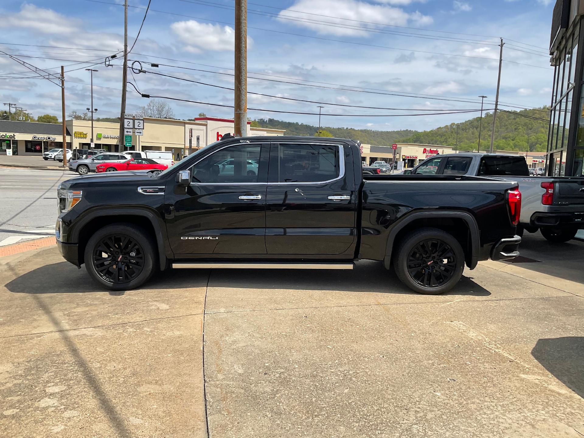 Used 2022 GMC Sierra 1500 Limited Denali with VIN 1GTU9FEL5NZ145681 for sale in Bellaire, OH