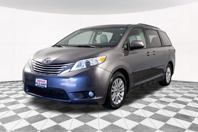 2017 Toyota Sienna Vehicle Photo in NORTH RIVERSIDE, IL 60546-1404