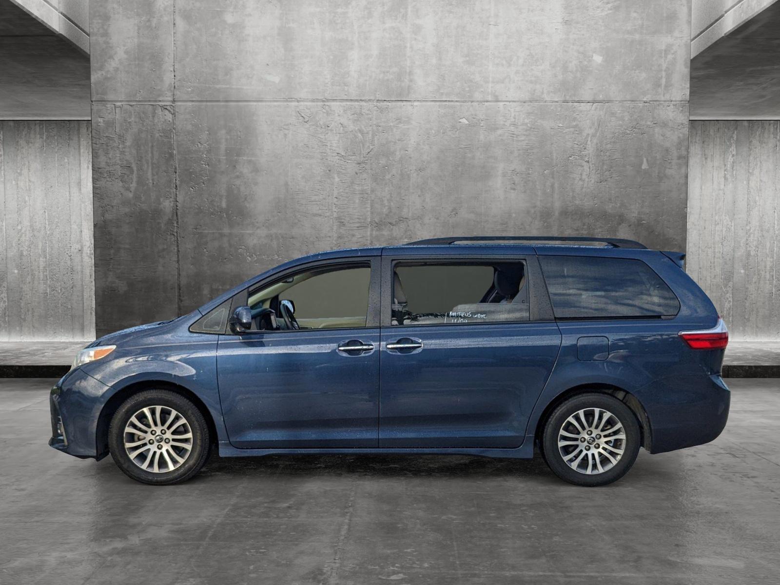 2018 Toyota Sienna Vehicle Photo in Davie, FL 33331