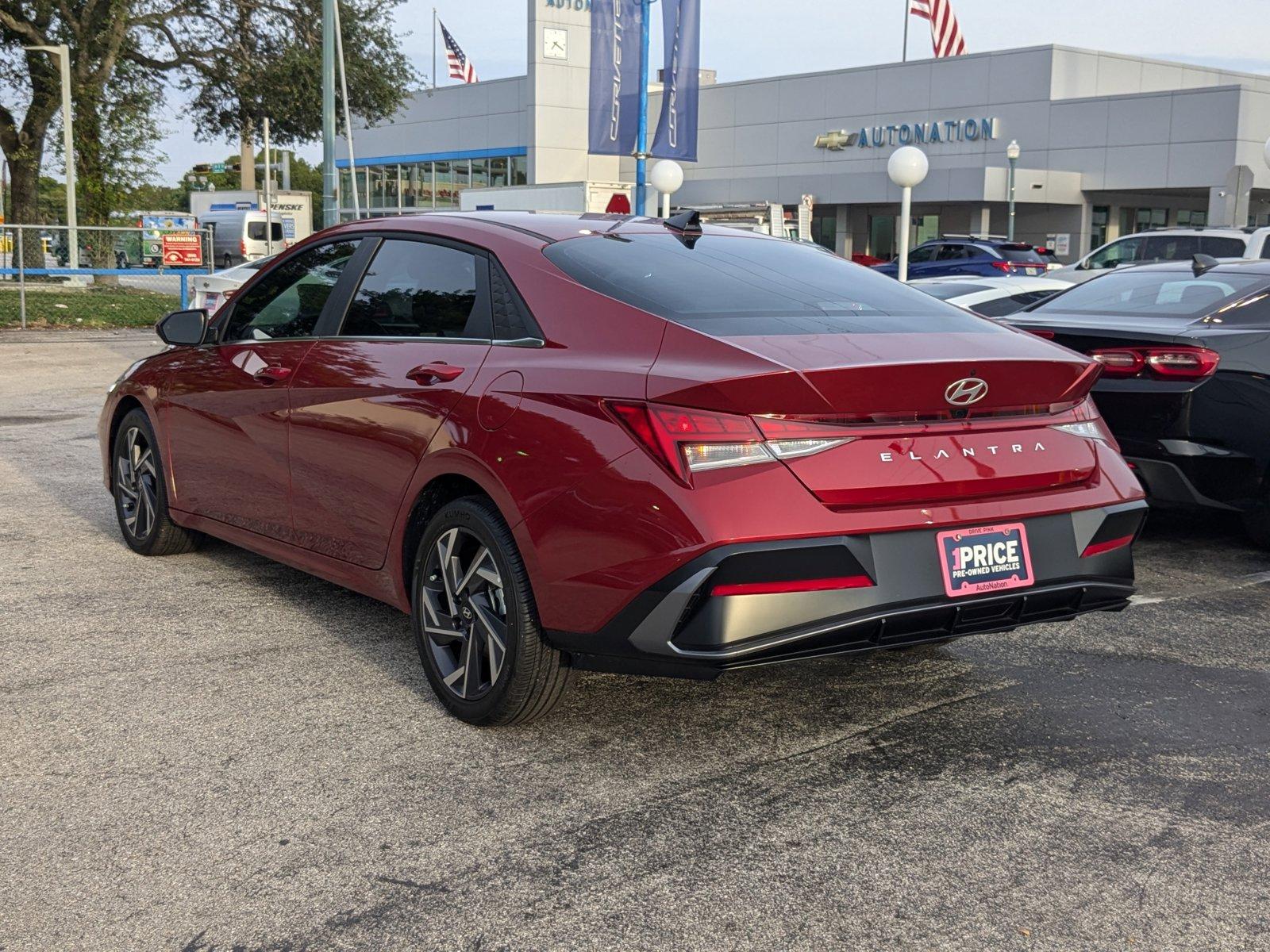 2024 Hyundai ELANTRA Vehicle Photo in Pembroke Pines , FL 33084