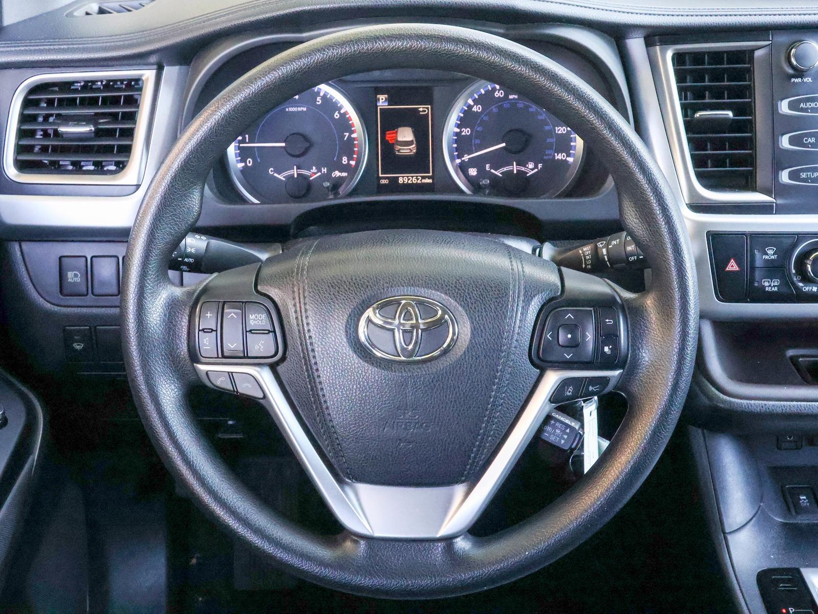 2017 Toyota Highlander Vehicle Photo in DALLAS, TX 75209-3095