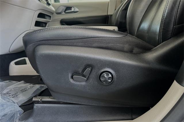 2022 Chrysler Pacifica Vehicle Photo in ELK GROVE, CA 95757-8703