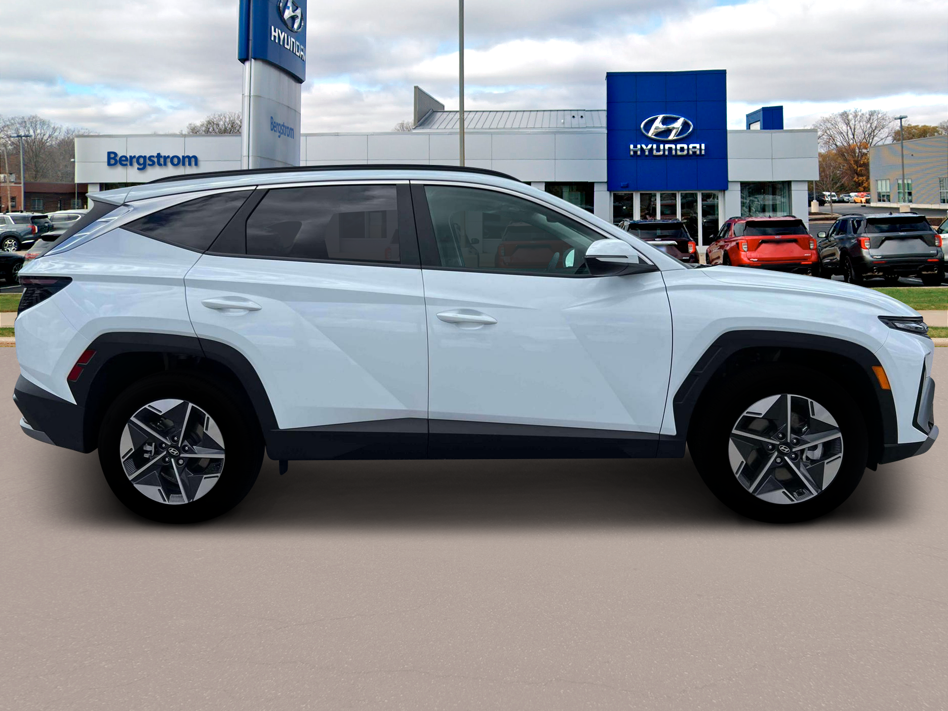 2025 Hyundai TUCSON Hybrid Vehicle Photo in Green Bay, WI 54304