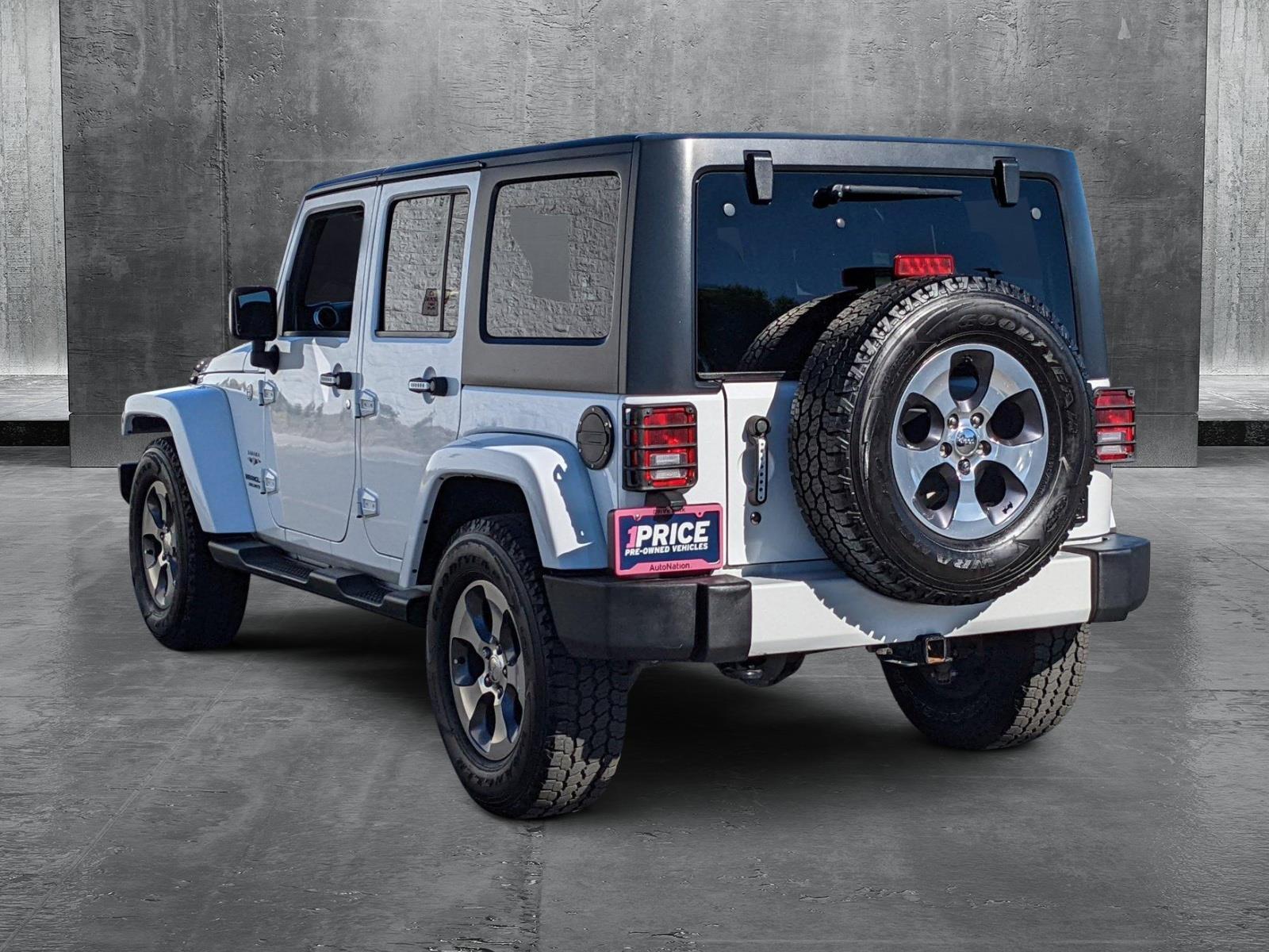 2016 Jeep Wrangler Unlimited Vehicle Photo in VALENCIA, CA 91355-1705