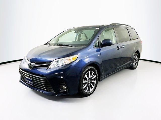 2018 Toyota Sienna Vehicle Photo in Flemington, NJ 08822