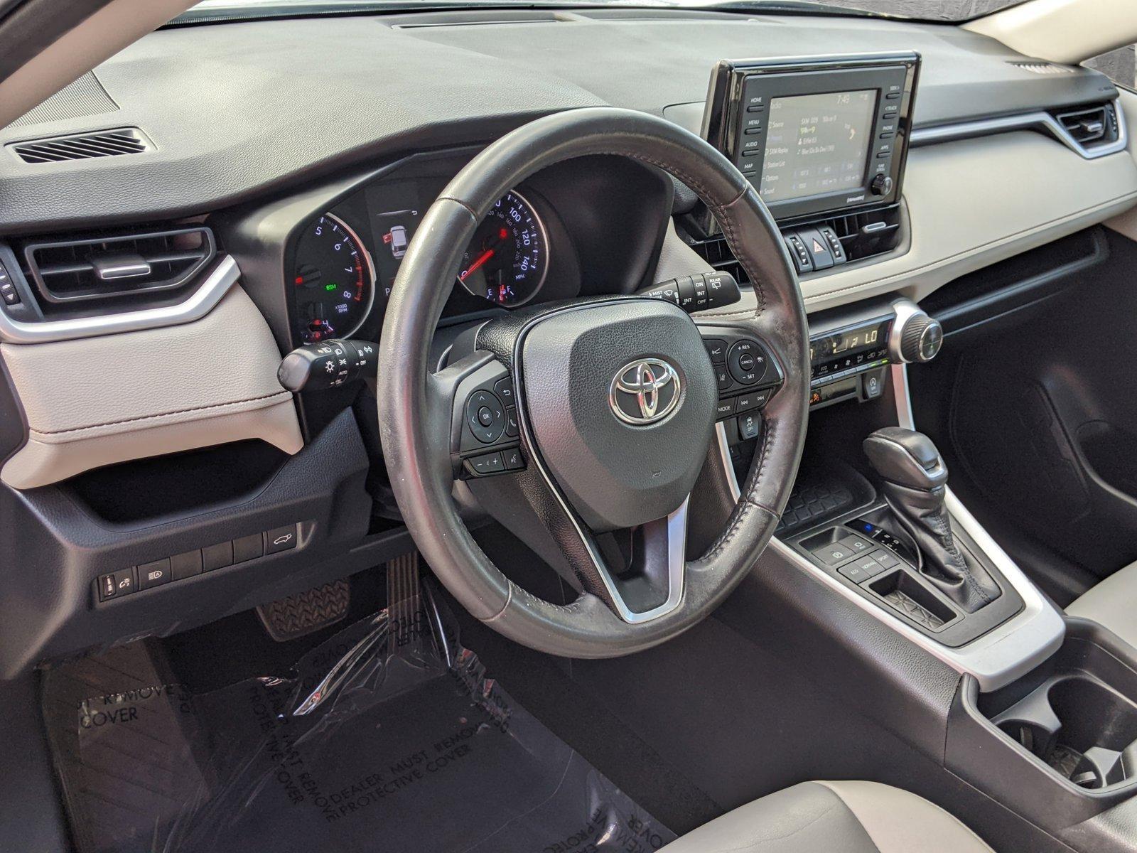 2020 Toyota RAV4 Vehicle Photo in Pembroke Pines , FL 33084