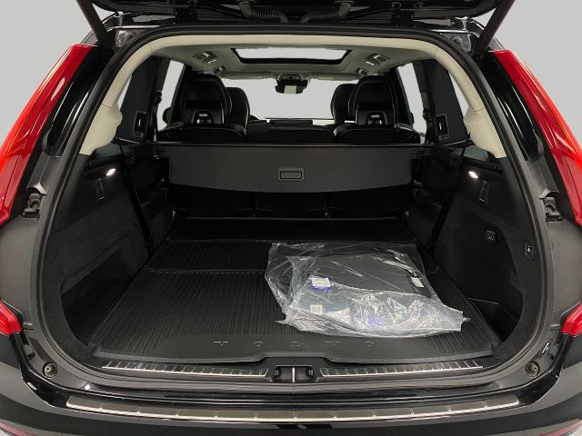 2022 Volvo XC90 Vehicle Photo in Appleton, WI 54913