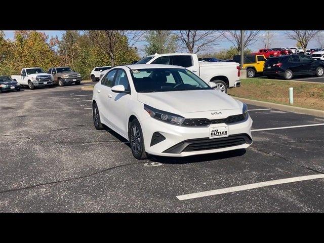 Used 2022 Kia FORTE LXS with VIN 3KPF24AD0NE469018 for sale in Fenton, MO