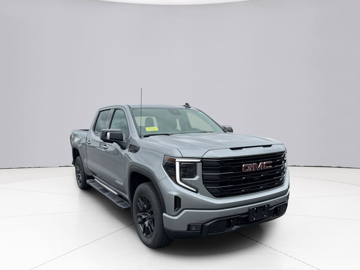 2025 GMC Sierra 1500 Vehicle Photo in LEOMINSTER, MA 01453-2952