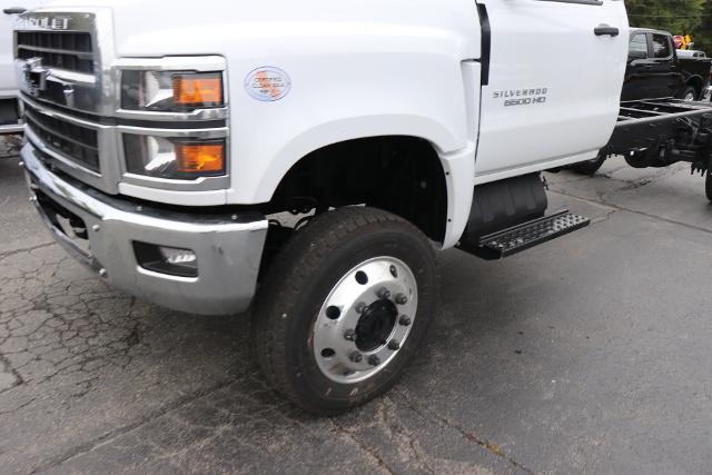 2024 Chevrolet Silverado 6500 HD Vehicle Photo in MONTICELLO, NY 12701-3853