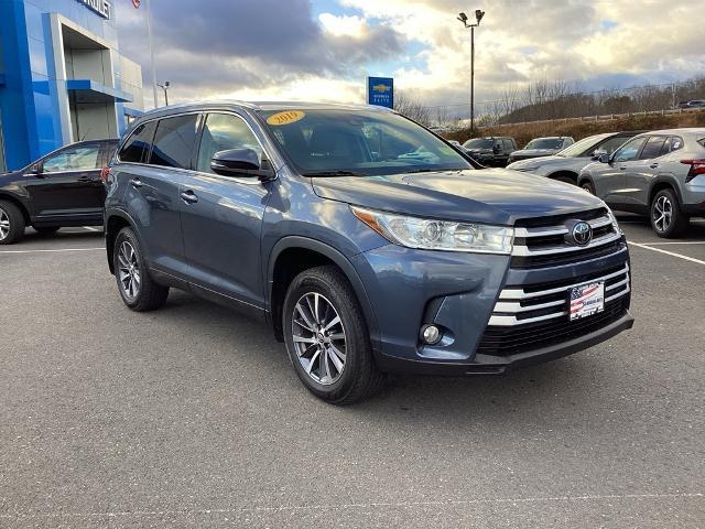 2019 Toyota Highlander Vehicle Photo in Gardner, MA 01440