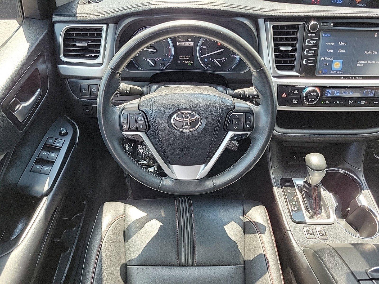 2019 Toyota Highlander Vehicle Photo in Saint Charles, IL 60174