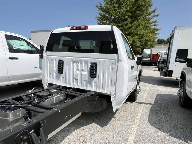 2024 Chevrolet Silverado 3500 HD Chassis Cab Vehicle Photo in ALCOA, TN 37701-3235