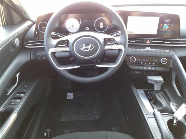 2024 Hyundai ELANTRA Vehicle Photo in Peoria, IL 61615