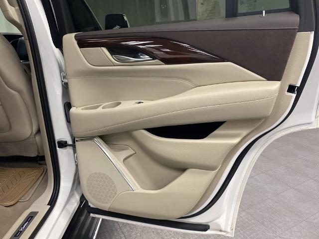 2017 Cadillac Escalade Vehicle Photo in ASHLAND, KY 41101-7620