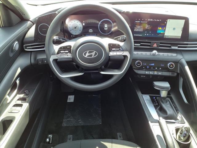 2024 Hyundai ELANTRA Vehicle Photo in Peoria, IL 61615