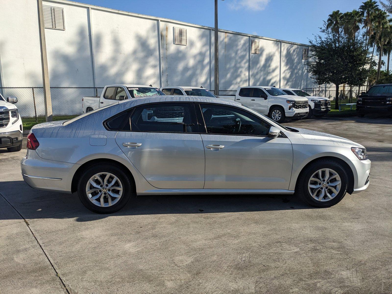 2018 Volkswagen Passat Vehicle Photo in MIAMI, FL 33172-3015