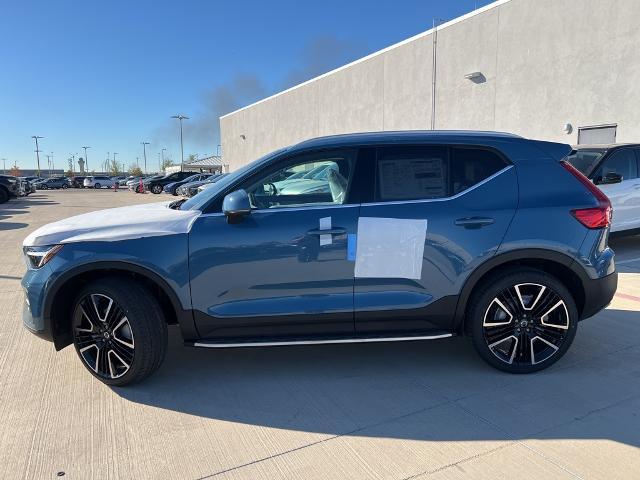 2025 Volvo XC40 Vehicle Photo in Grapevine, TX 76051