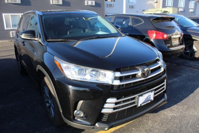 2018 Toyota Highlander Vehicle Photo in Green Bay, WI 54304