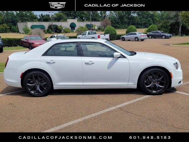 2022 Chrysler 300 Vehicle Photo in RIDGELAND, MS 39157-4406