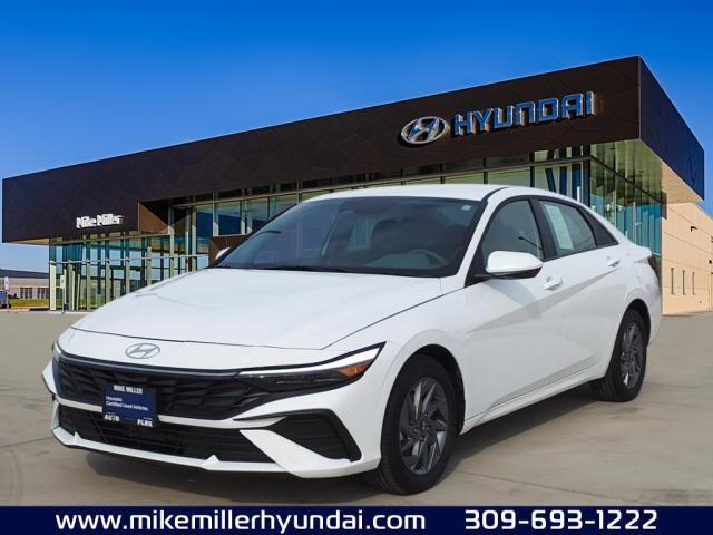 2024 Hyundai ELANTRA Hybrid Vehicle Photo in Peoria, IL 61615