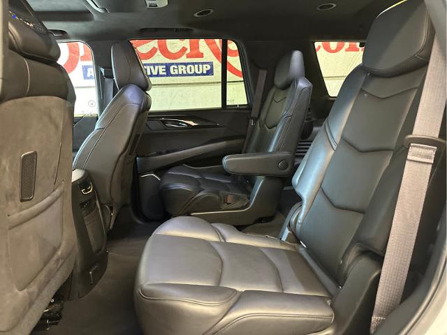 2017 Cadillac Escalade Vehicle Photo in RED SPRINGS, NC 28377-1640