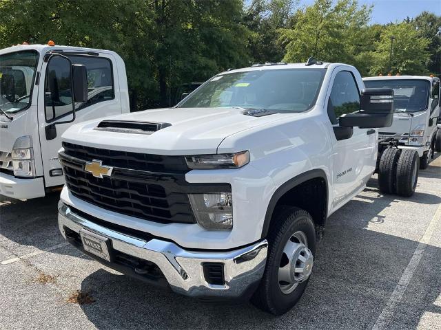 2024 Chevrolet Silverado 3500 HD CC Vehicle Photo in ALCOA, TN 37701-3235