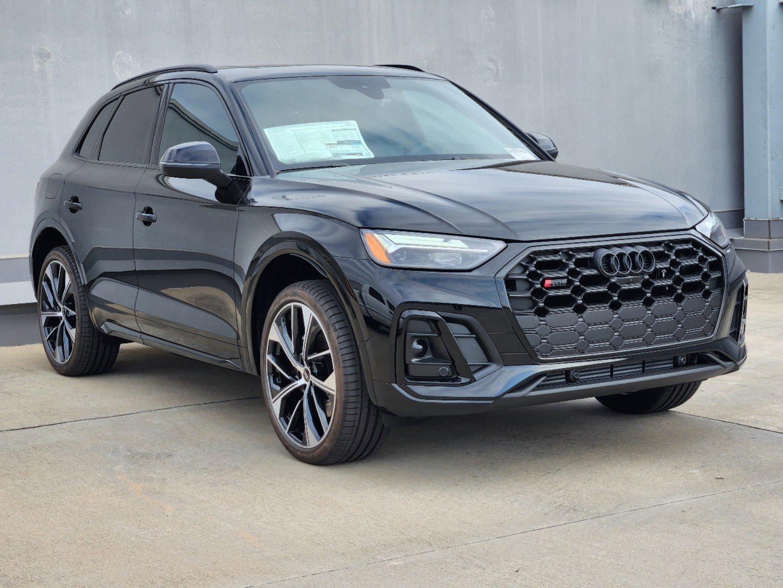 2024 Audi SQ5 Vehicle Photo in SUGAR LAND, TX 77478