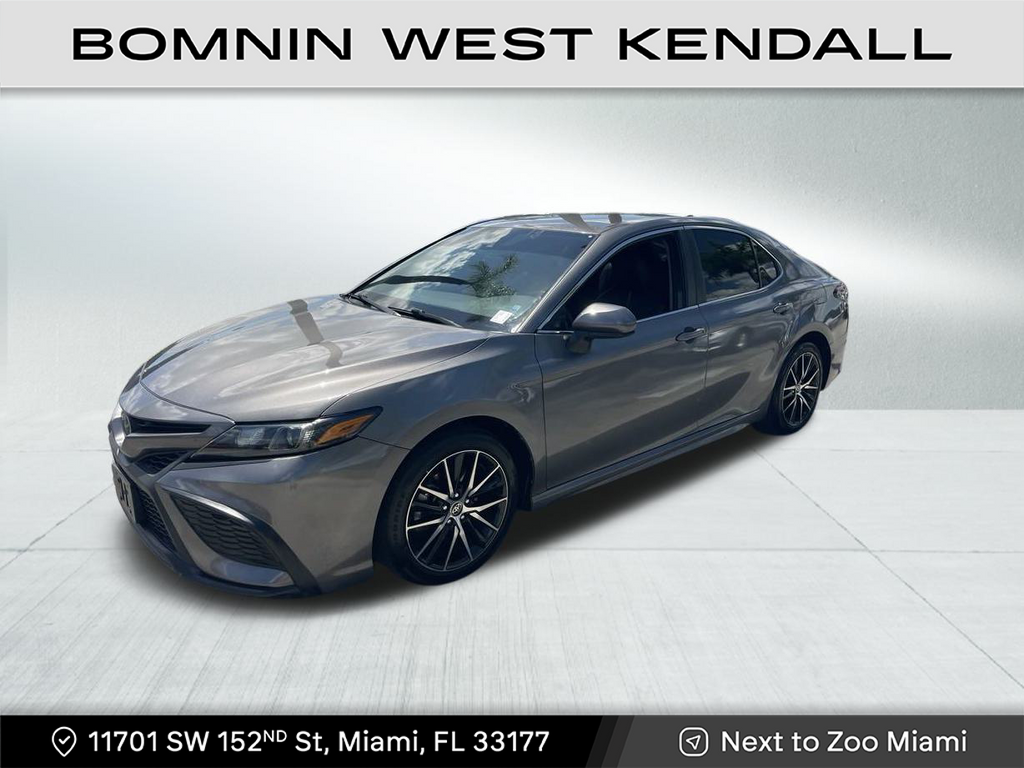 Used 2021 Toyota Camry SE with VIN 4T1G11AK9MU575581 for sale in Miami, FL