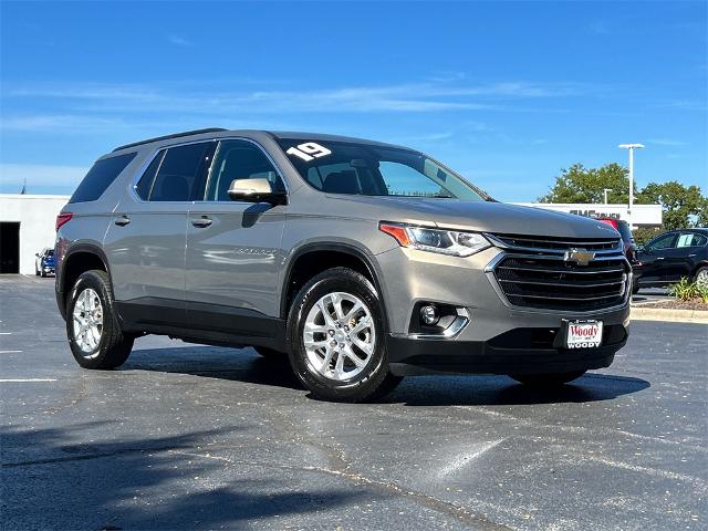 Certified 2019 Chevrolet Traverse 1LT with VIN 1GNEVGKWXKJ101486 for sale in Naperville, IL