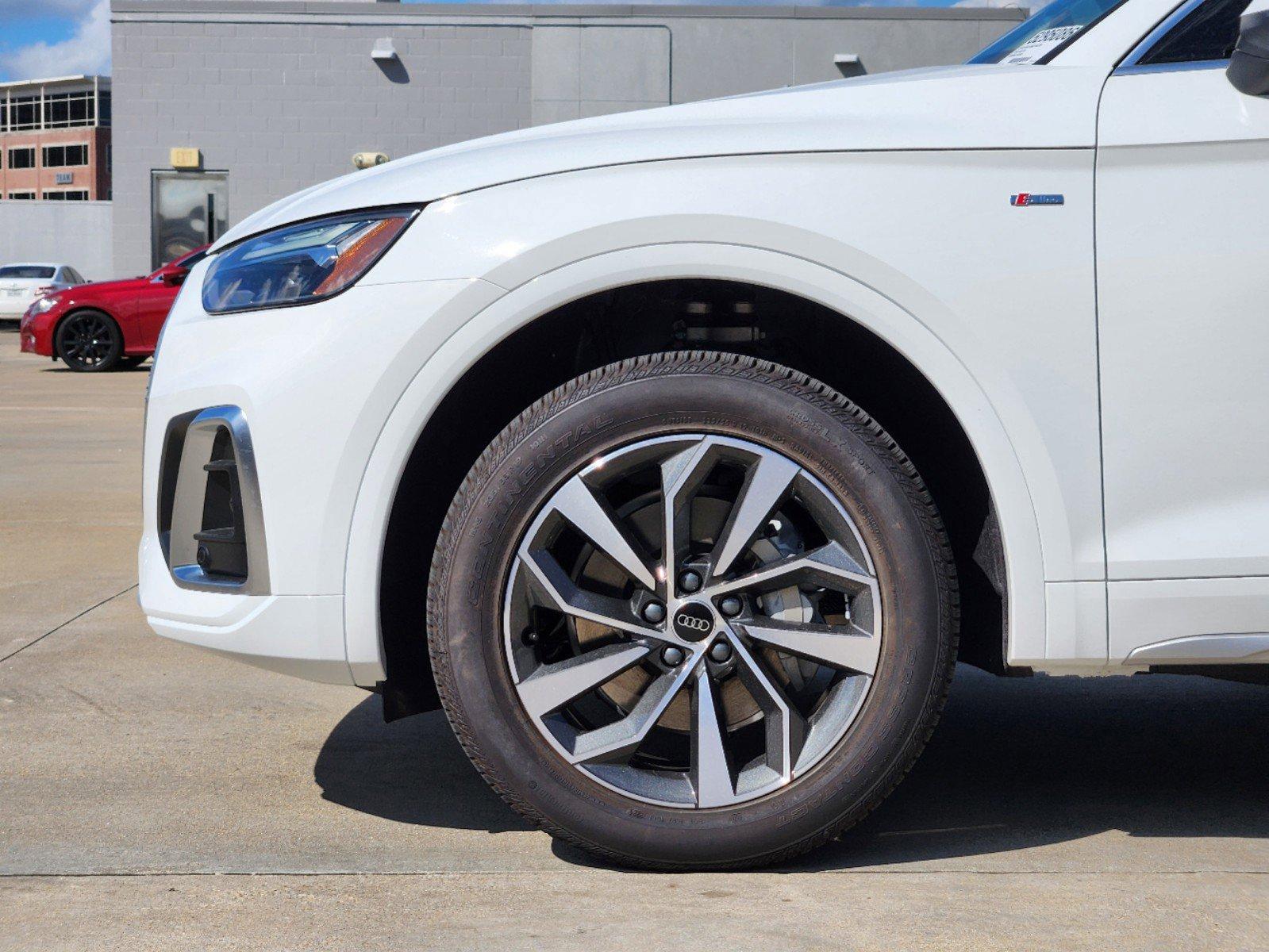 2024 Audi Q5 Vehicle Photo in SUGAR LAND, TX 77478