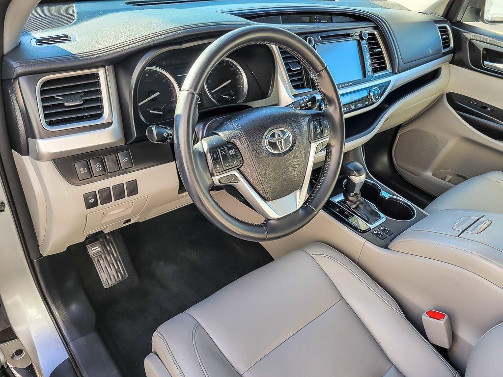 2018 Toyota Highlander Vehicle Photo in Saint Charles, IL 60174