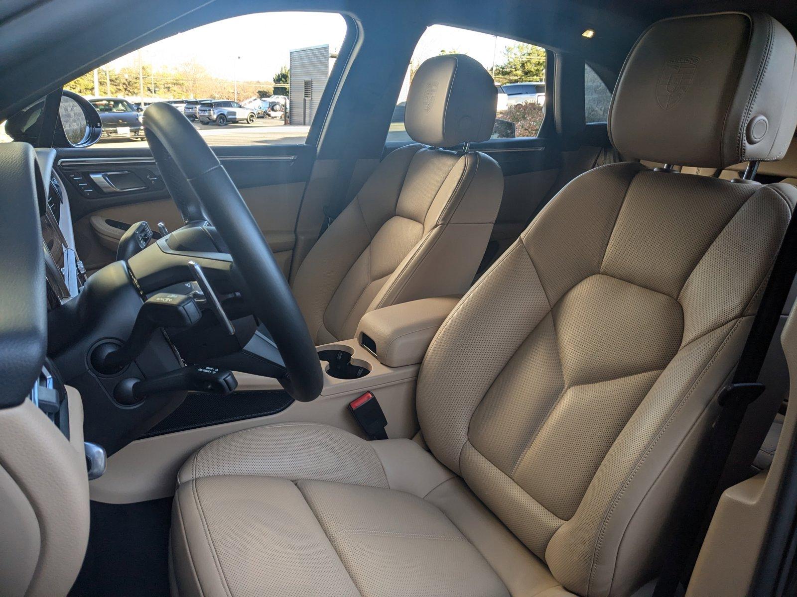 2024 Porsche Macan Vehicle Photo in Towson, MD 21204