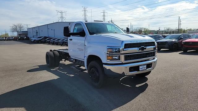 2024 Chevrolet Silverado Chassis Cab Vehicle Photo in JOLIET, IL 60435-8135