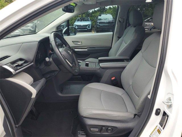 2024 Toyota Sienna Vehicle Photo in SUNRISE, FL 33323-3202