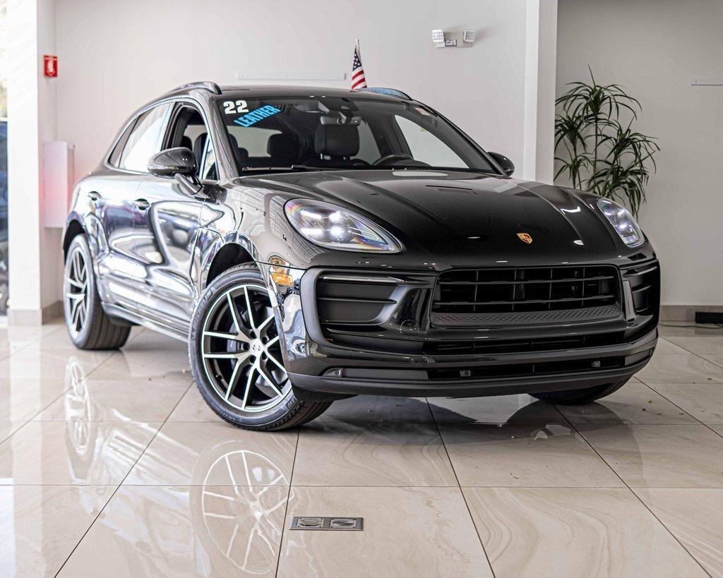 2022 Porsche Macan Vehicle Photo in Saint Charles, IL 60174