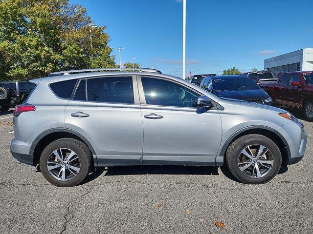 Used 2018 Toyota RAV4 XLE with VIN 2T3WFREV5JW427740 for sale in Southaven, MS