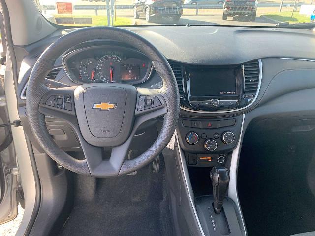 2024 Chevrolet Trax Vehicle Photo in MOON TOWNSHIP, PA 15108-2571