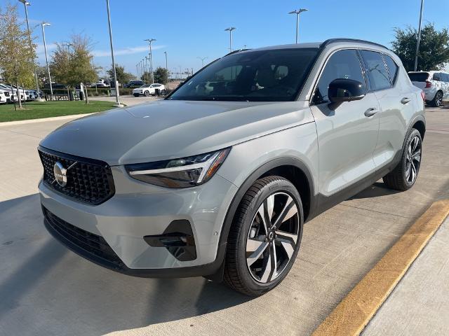 2025 Volvo XC40 Vehicle Photo in Grapevine, TX 76051