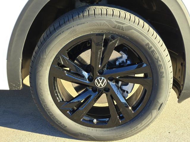 2025 Volkswagen Atlas Cross Sport Vehicle Photo in WEATHERFORD, TX 76087