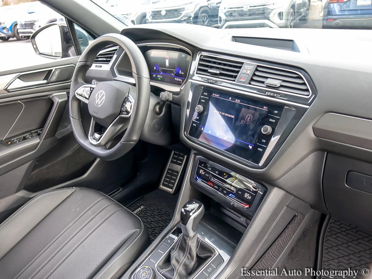 2024 Volkswagen Tiguan Vehicle Photo in Saint Charles, IL 60174