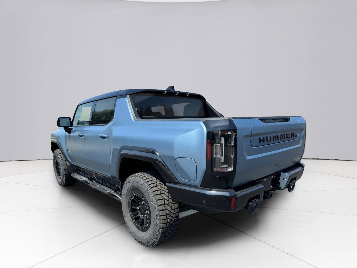 2024 GMC HUMMER EV Pickup Vehicle Photo in LEOMINSTER, MA 01453-2952