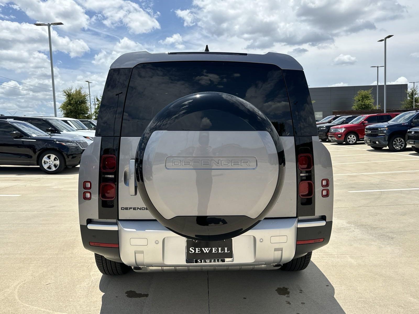 2024 Defender Vehicle Photo in AUSTIN, TX 78717