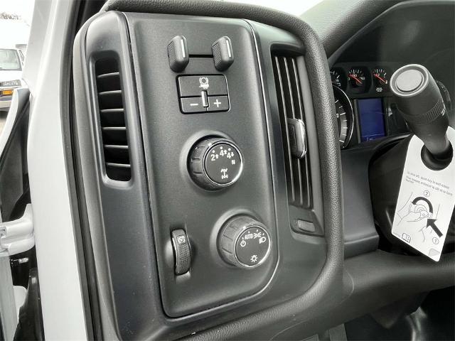 2024 Chevrolet Silverado 5500 HD Vehicle Photo in ALCOA, TN 37701-3235