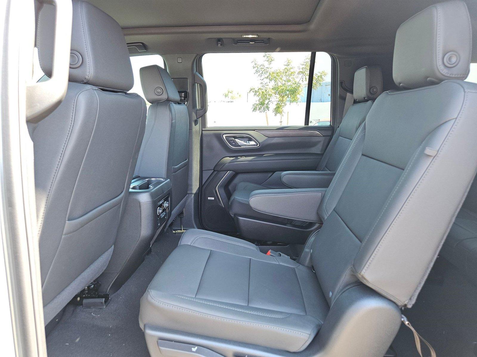 2024 Chevrolet Suburban Vehicle Photo in PEORIA, AZ 85382-3715